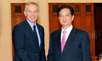 Premierminister Nguyen Tan Dung empfängt den ehemaligen britischen Premierminister Tony Blair