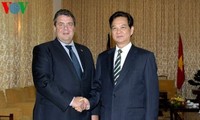 Premierminister Nguyen Tan Dung empfängt Bundesvizekanzler 