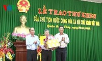 Staatspräsident Truong Tan Sang schickt an drei Lehrer Lobbriefe