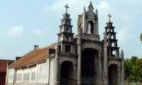 Steinkirche Phat Diem: Treffpunkt der Ost-West-Architektur