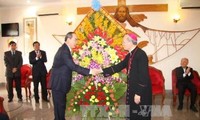 Vorsitzender der Vaterländischen Front Vietnams besucht Erzbischof im Süden