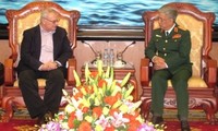 Vize-Verteidigungsminister Nguyen Chi Vinh empfängt den ehemaligen US-Botschafter in Vietnam