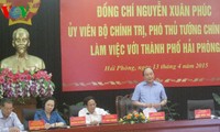 Vize-Premierminister Nguyen Xuan Phuc macht eine Dienstreise in die Hafenstadt Hai Phong