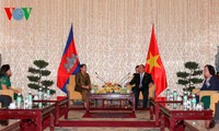 Vize-Premierminister Nguyen Xuan Phuc empfängt kambodschanische Amtskollegin
