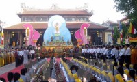 Vorsitzender der Vaterländischen Front Vietnams beglückwünscht Buddhisten zum Geburtstag Buddhas