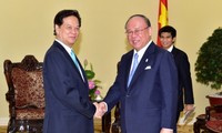 Premierminister Nguyen Tan Dung trifft besonderer Berater der Japan-Vietnam-Abgeordnetengruppe