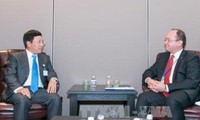 Vize-Premierminister und Außenminister Pham Binh Minh trifft Außenminister Estlands und Rumäniens