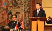 Staatspräsident Truong Tan Sang nimmt am vietnamesisch-deutschen Unternehmensforum teil
