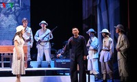 Vorführung des Cai Luong-Stücks “Sonnenaufgang”