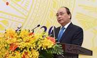 Vize-Premierminister Nguyen Xuan Phuc nimmt an der Konferenz des Regierungsbüros teil