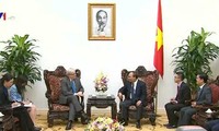 Premierminister Nguyen Xuan Phuc trifft den ehemaligen australischen Regierungschef Kevin Rudd