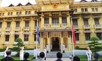 Zeremonie zum Hissen der ASEAN-Flagge in Hanoi