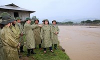 Vizepremierminister Trinh Dinh Dung leitet die Aufräumarbeiten nach der Überschwemmung in Yen Bai
