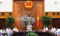 Premierminister Nguyen Xuan Phuc führt Arbeitstreffen mit Leitern der Provinzen Bac Lieu und Ca Mau