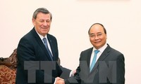 Premierminister Nguyen Xuan Phuc trifft Uruguays Außenminister in Hanoi