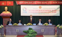 Premierminister Nguyen Xuan Phuc trifft hervorragende Akademiker mit vietnamesischer Abstammung