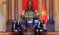 Staatspräsident Tran Dai Quang empfängt ehemaligen US-Außenminister John Kerry