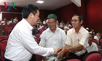 Vize-Premierminister Vuong Dinh Hue trifft Wähler in Ha Tinh
