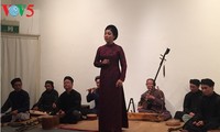 Heines Gedichtdarbietung: Die Harmonie zwischen deutschen Gedichten und vietnamesischer Musik