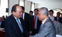 Premierminister Nguyen Xuan Phuc trifft Pensionären des Regierungsbüros
