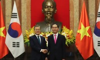 Südkoreas Präsident Moon Jae-in beendet Besuch in Vietnam
