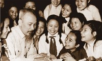 Feierlichkeiten zum 128. Geburtstag des Präsidenten Ho Chi Minh im Ausland