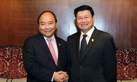 Premierminister Nguyen Xuan Phuc führt Gespräche mit den Premierministern Thailands und Laos
