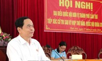 Vorsitzender der Vaterländischen Front Vietnams trifft Wähler der Stadt Can Tho