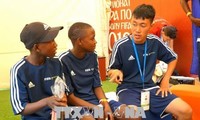 Delegation vietnamesischer Schüler nimmt am Fußball-Fest in Russland teil