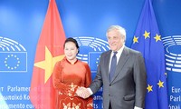 Parlamentspräsidentin Nguyen Thi Kim Ngan führt Gespräch mit dem EU-Parlamentspräsident