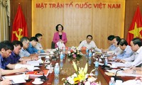 Leiterin der Zentralabteilung für Öffentlichkeitsarbeit führt Arbeitstreffen mit der Vaterländischen Front Vietnams