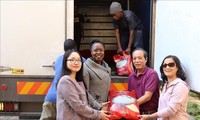 Vietnamesische Gemeinschaft in Südafrika schickt Hilfsgüter ins vom Taifun betroffene Gebiet in Simbabwe