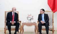 Vize-Premierminister Vuong Dinh Hue empfängt den weltweit führenden Landwirtschaftsexperten