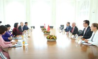 Vize-Staatspräsidentin Dang Thi Ngoc Thinh trifft Präsident der Schweiz