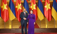 Parlamentspräsidentin Nguyen Thi Kim Ngan empfängt Armeniens Premierminister