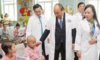 Premierminister Nguyen Xuan Phuc: Krebskrankenhaus soll bei den Patienten Hoffnung wecken