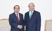 Premierminister Nguyen Xuan Phuc empfängt den laotischen Vize-Premierminister Bounthong Chithmany