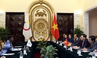 Deputi PM, Menlu Vietnam, Pham Binh Minh mengadakan pembicaraan dengan Sekjen Francophonie, Louise Mushikiwabo