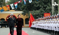 Parlamentspräsidentin Nguyen Thi Kim Ngan besucht Marinesoldaten