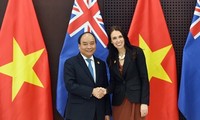 Premierminister Nguyen Xuan Phuc beglückwünscht die neuseeländische Labour-Partei zu ihrem Sieg