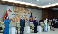 Flaggenhissen zum Gründungstag der ASEAN