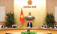 Premierminister Pham Minh Chinh leitet Regierungssitzung im Januar