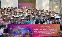 Ho-Chi-Minh-Stadt begrüßt 130 internationale Touristen