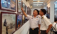 Mehr als 90 einzigartige Fotos in der Ausstellung „Truong Sa – Wachtürme – durch fotografische Linsen“