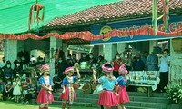 Attraktive Aktivitäten mit dem Thema “Ich liebe mein Dorf” im Kultur- und Tourismusdorf der vietnamesischen Volksgruppen