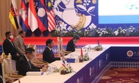 Eröffnung des 40. und 41. ASEAN-Gipfeltreffens