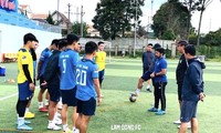 Viele vietnamesische Fußballstars beteiligen sich am Fußballturnier beim Blumenfestival Da Lat