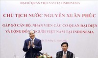 Staatspräsident Nguyen Xuan Phuc trifft die in Indonesien lebenden Vietnamesen