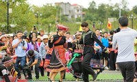Viele Veranstaltungen zum Tetfest im Kultur- und Tourismusdorf der vietnamesischen Volksgruppen