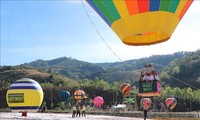 Heißluftballonfestival in der Provinz Kon Tum